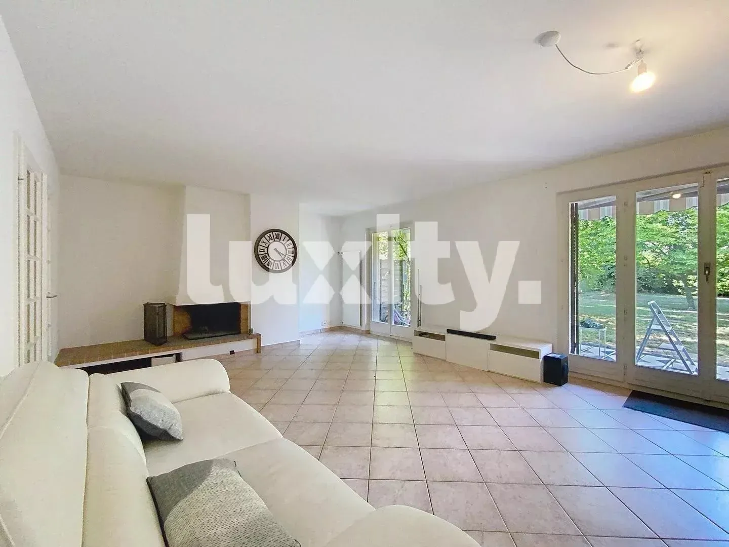 In affitto - Incantevole villa di 5,5 stanze con grande giardino a Cointrin - Foto 2 di 8