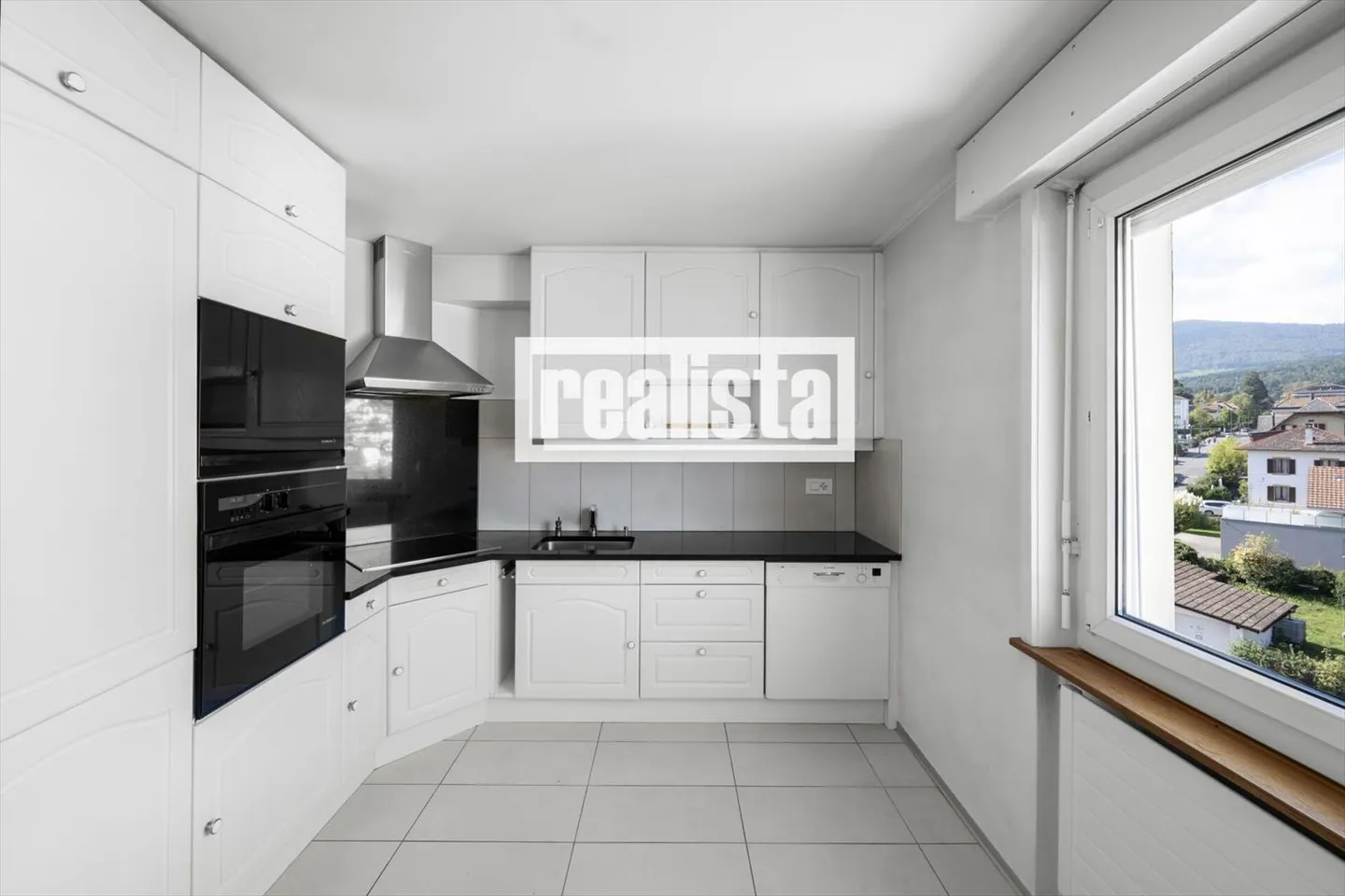 4.5 Room Apartment - Photo 1 of 9