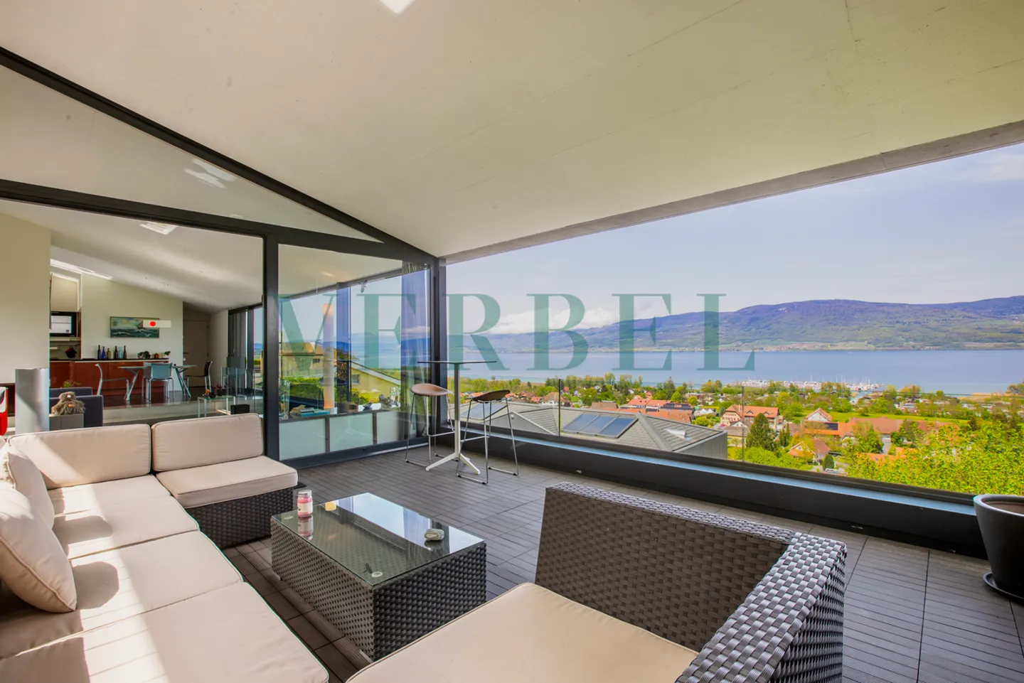 Villa di design con vista panoramica sul lago - Foto 1 di 25