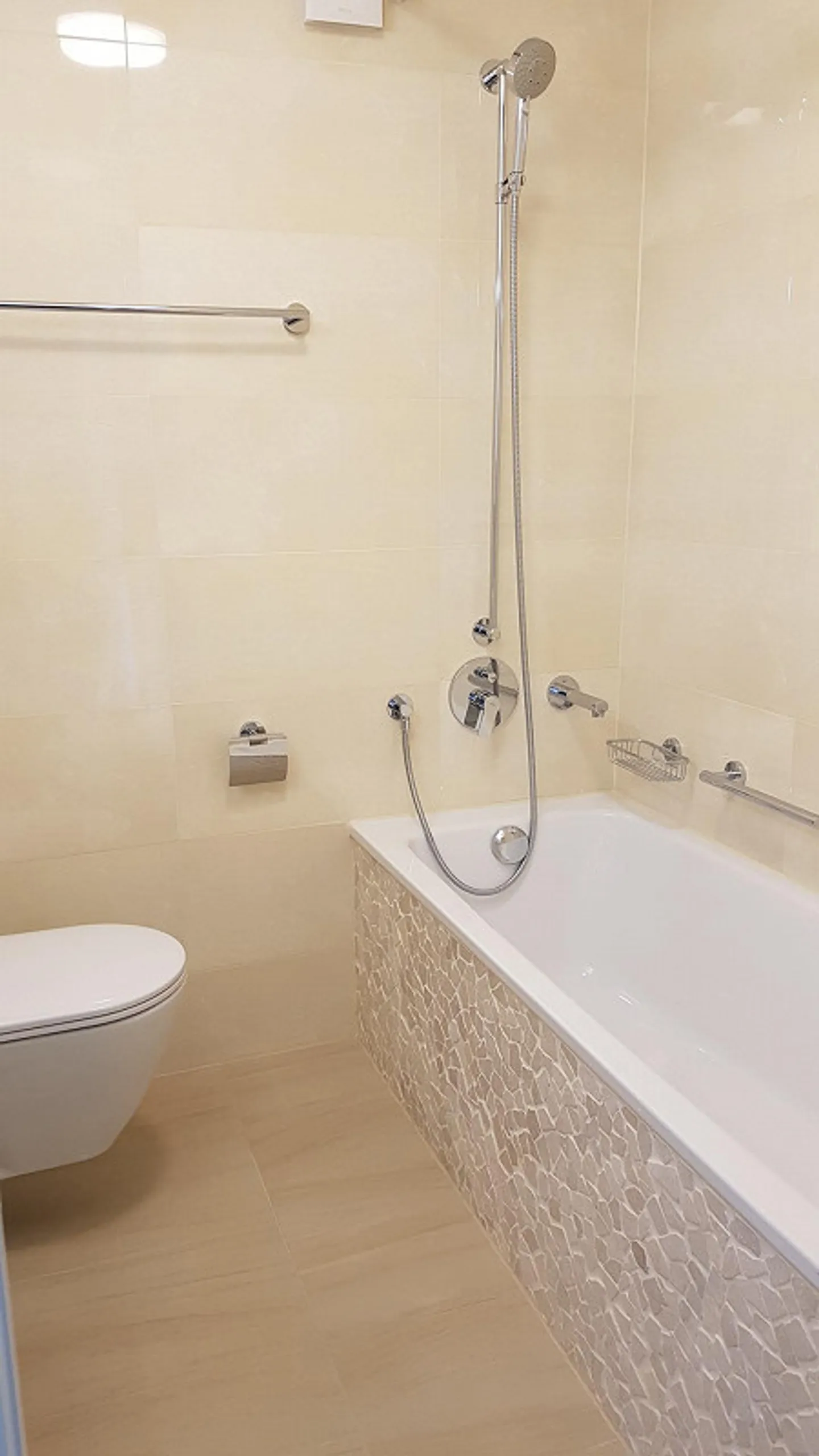 Appartement moderne dans un emplacement central - Photo 2 sur 4