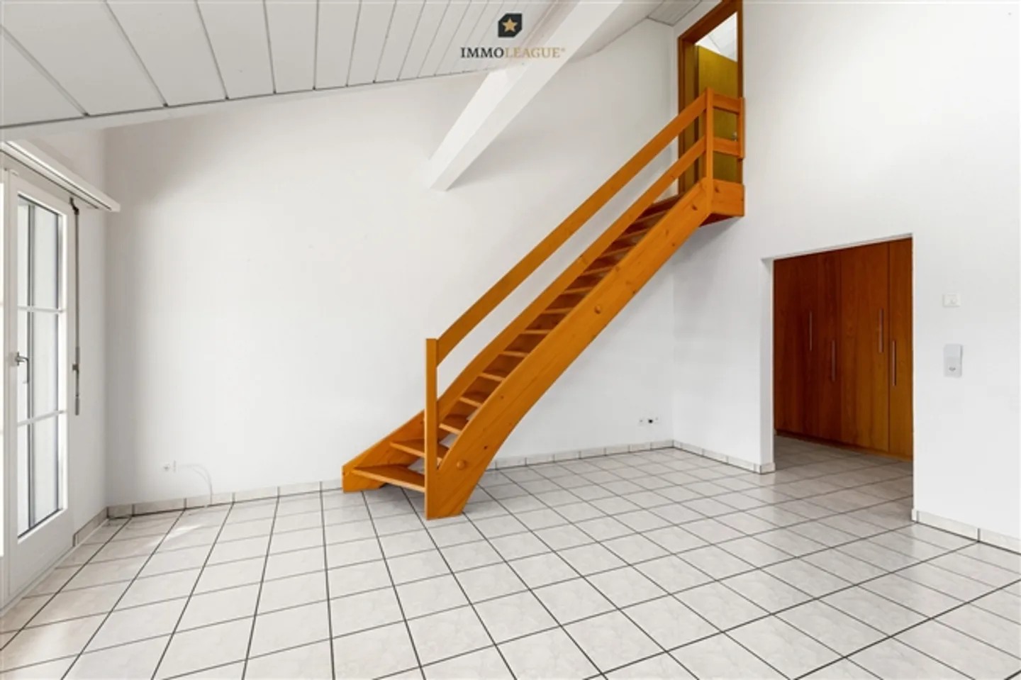 Appartamento attico elegante in un quartiere residenziale popolare. - Foto 2 di 8