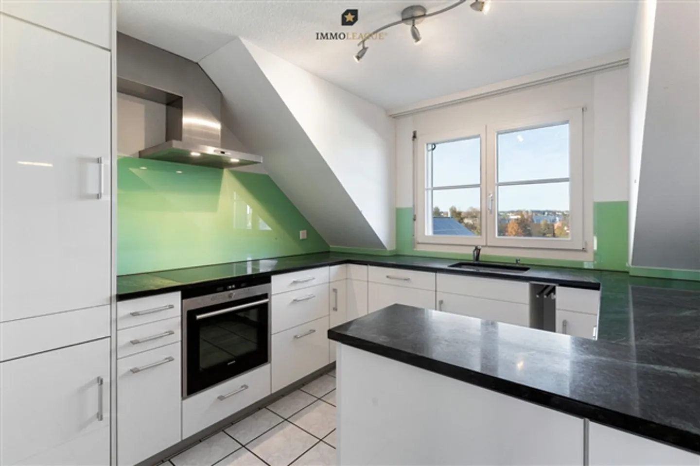 Appartamento attico elegante in un quartiere residenziale popolare. - Foto 3 di 8