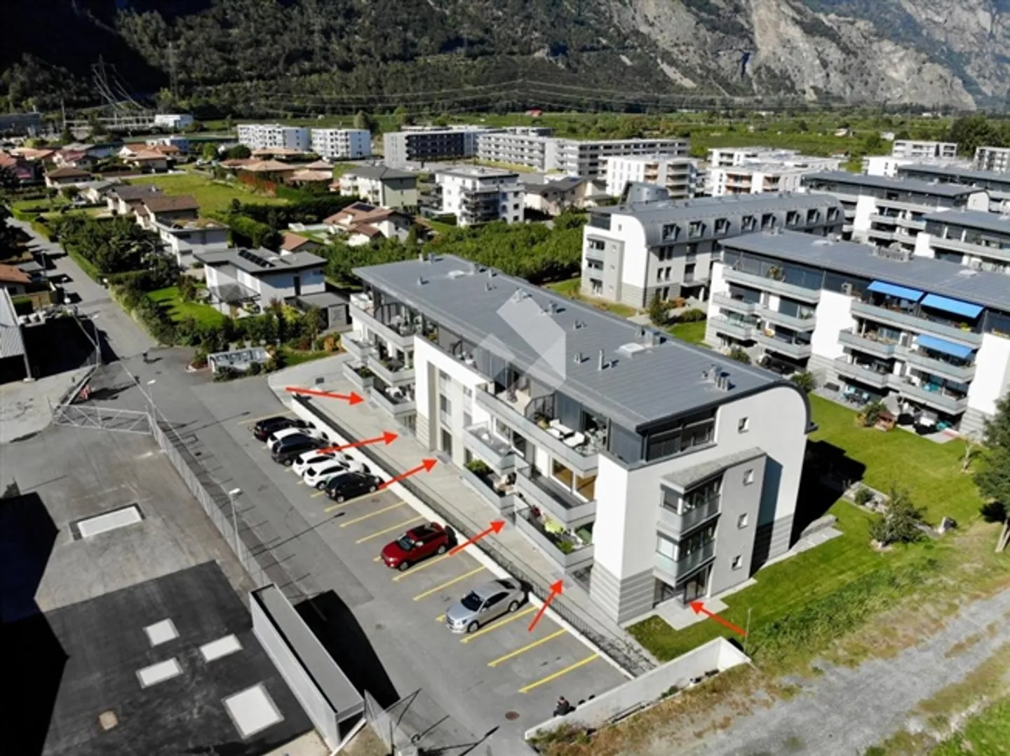 Commercial space - Photo 1 of 13