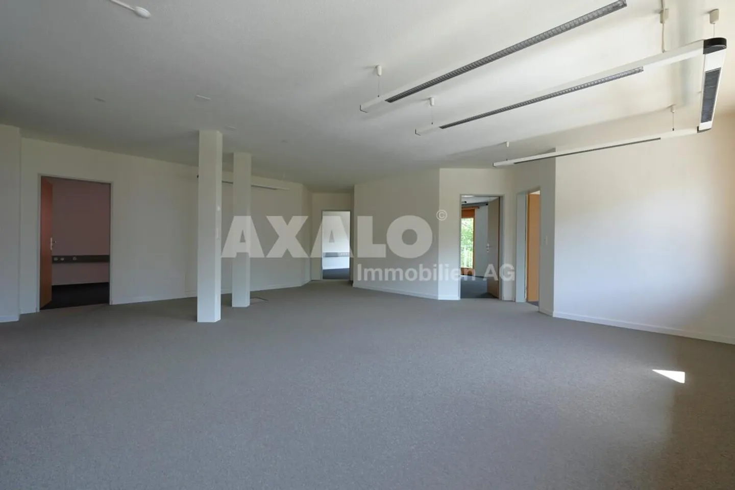 Piano ufficio/pratica spazioso in una posizione ben collegata a Sevelen - Foto 12 di 19