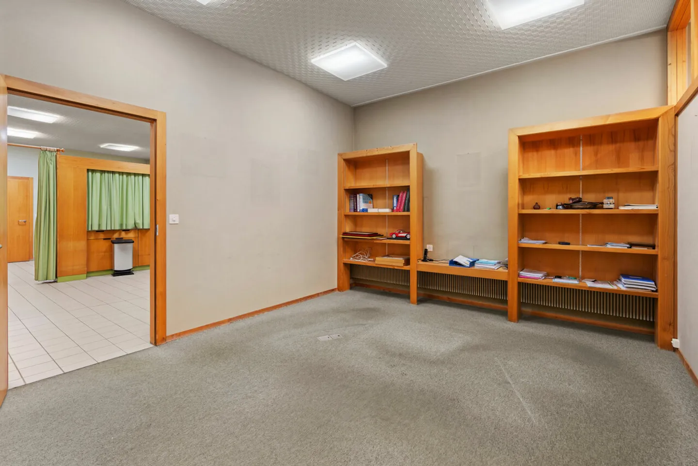 Commercial space 430m2 in shopping street - Photo 2 of 3