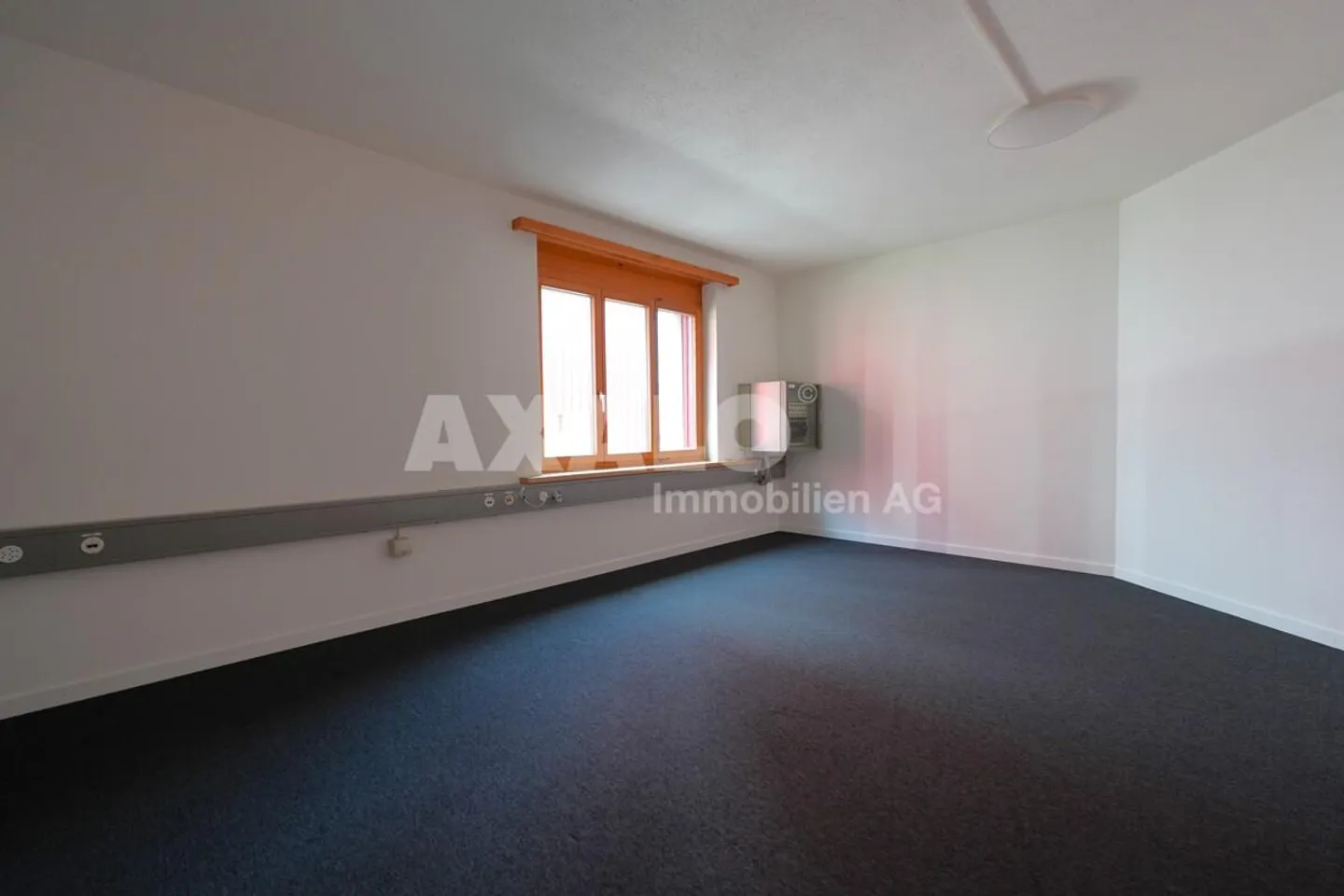 Piano ufficio/pratica spazioso in una posizione ben collegata a Sevelen - Foto 18 di 19