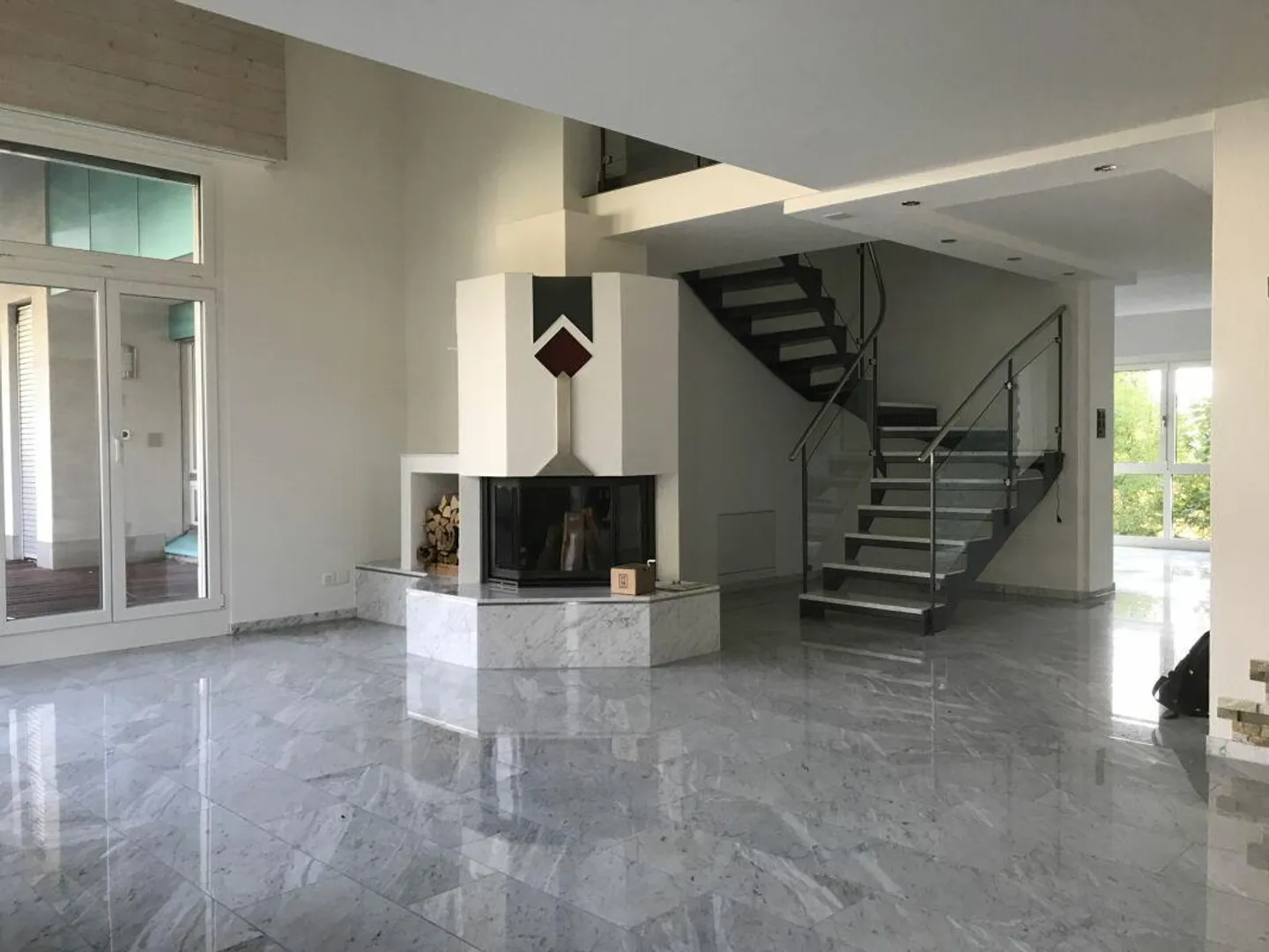 Moderno appartamento attico con grande terrazza - Foto 1 di 18