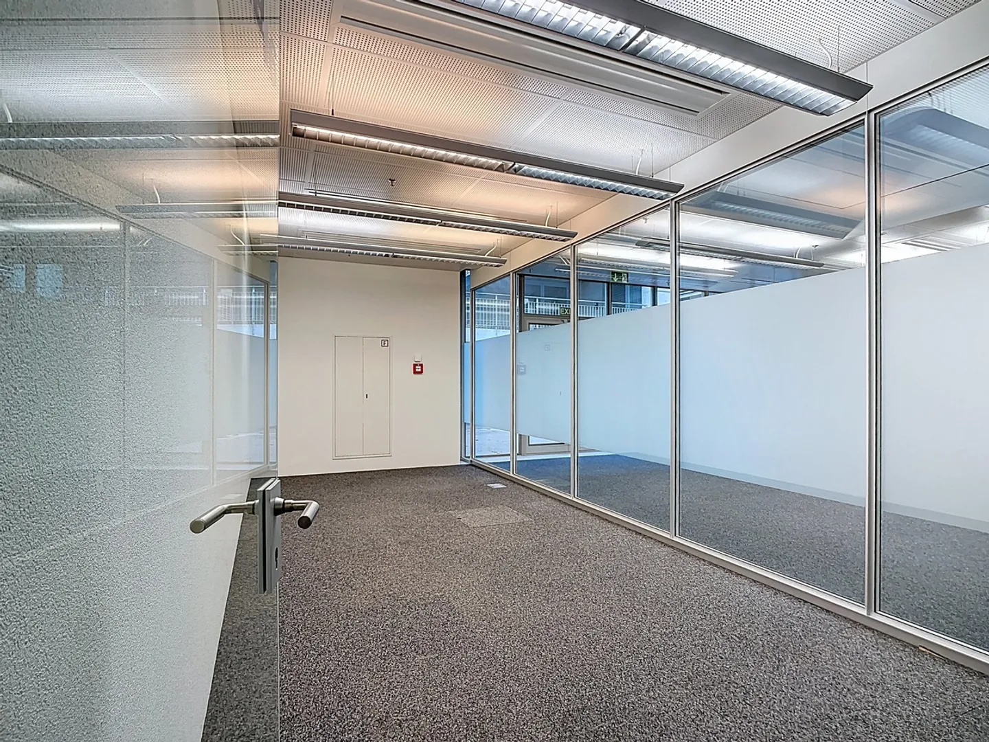 Commercial space of approx. 1450 m² on the ground floor - Photo 3 of 22