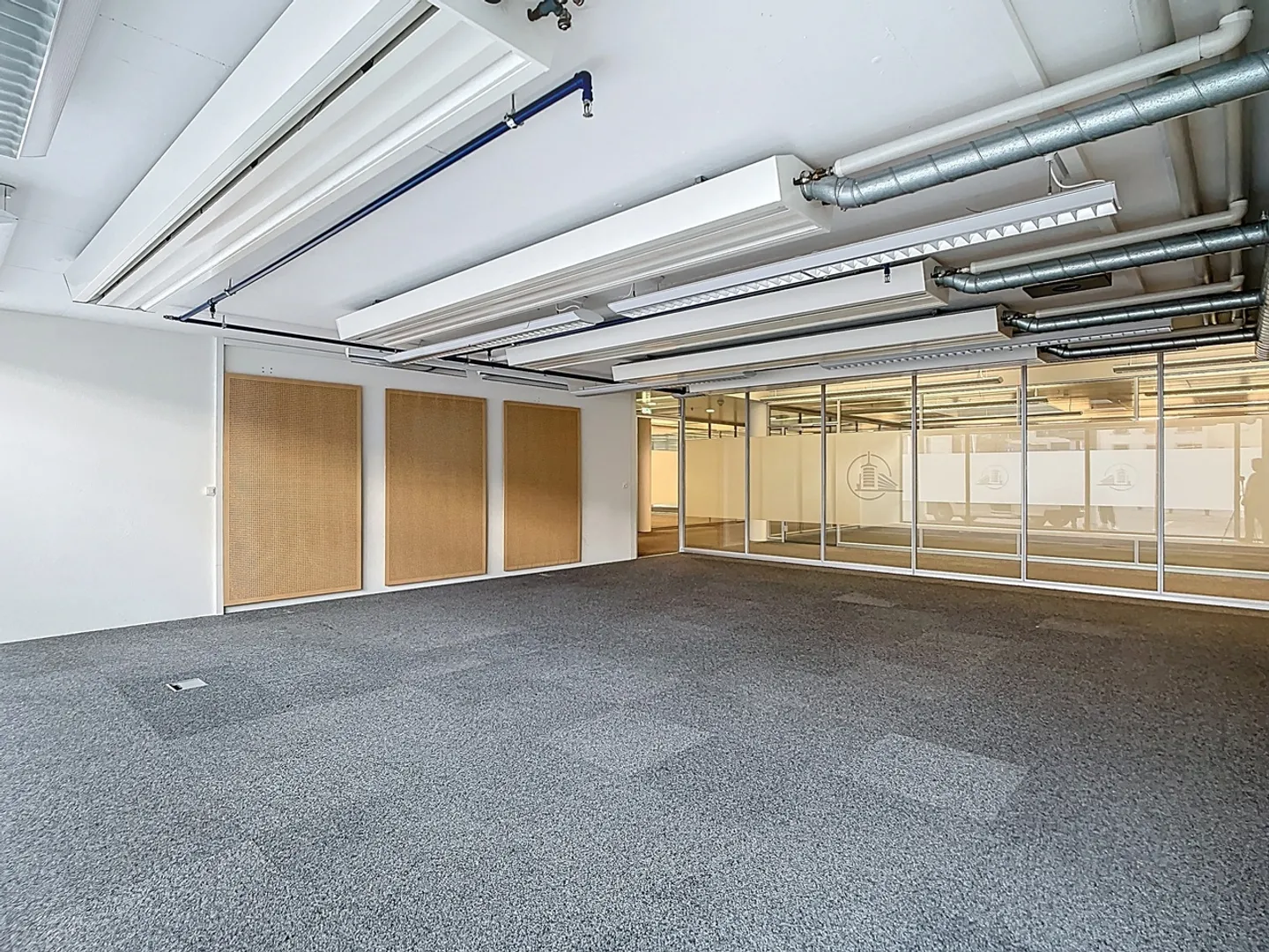 Commercial space of approx. 1450 m² on the ground floor - Photo 9 of 22