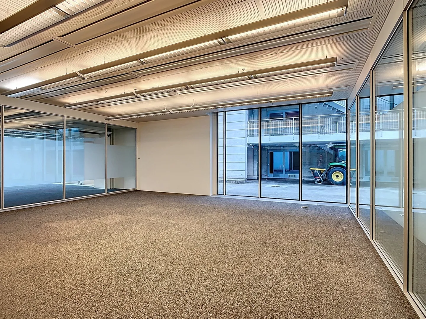 Commercial space of approx. 1450 m² on the ground floor - Photo 5 of 22