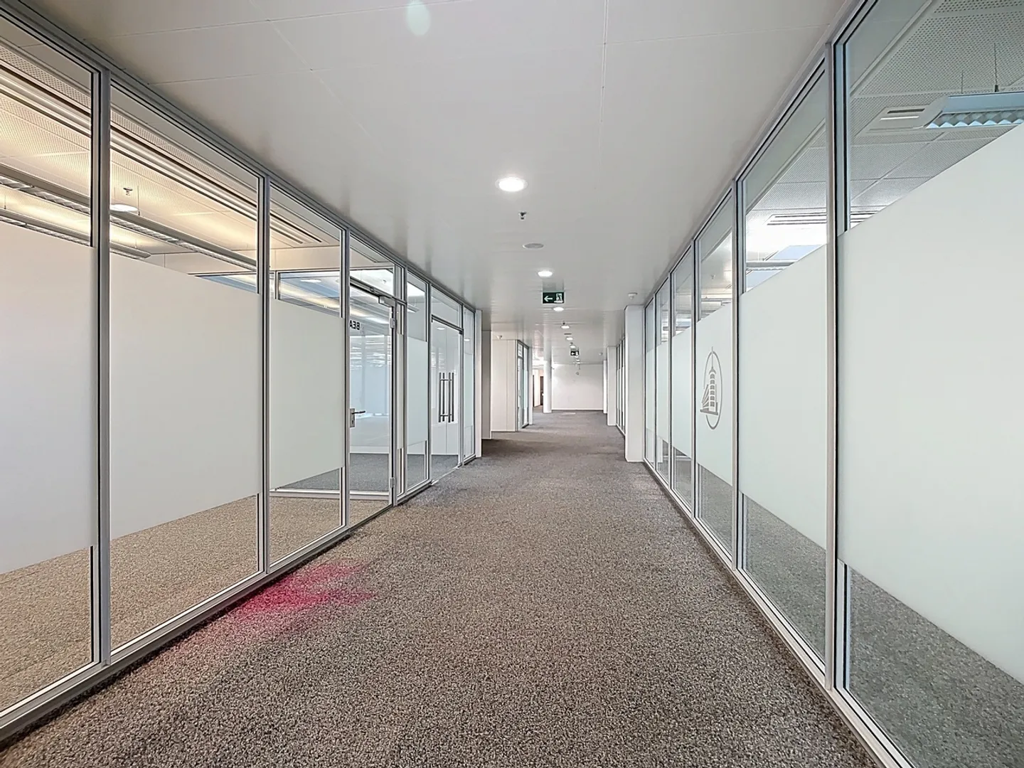 Commercial space of approx. 1450 m² on the ground floor - Photo 6 of 22