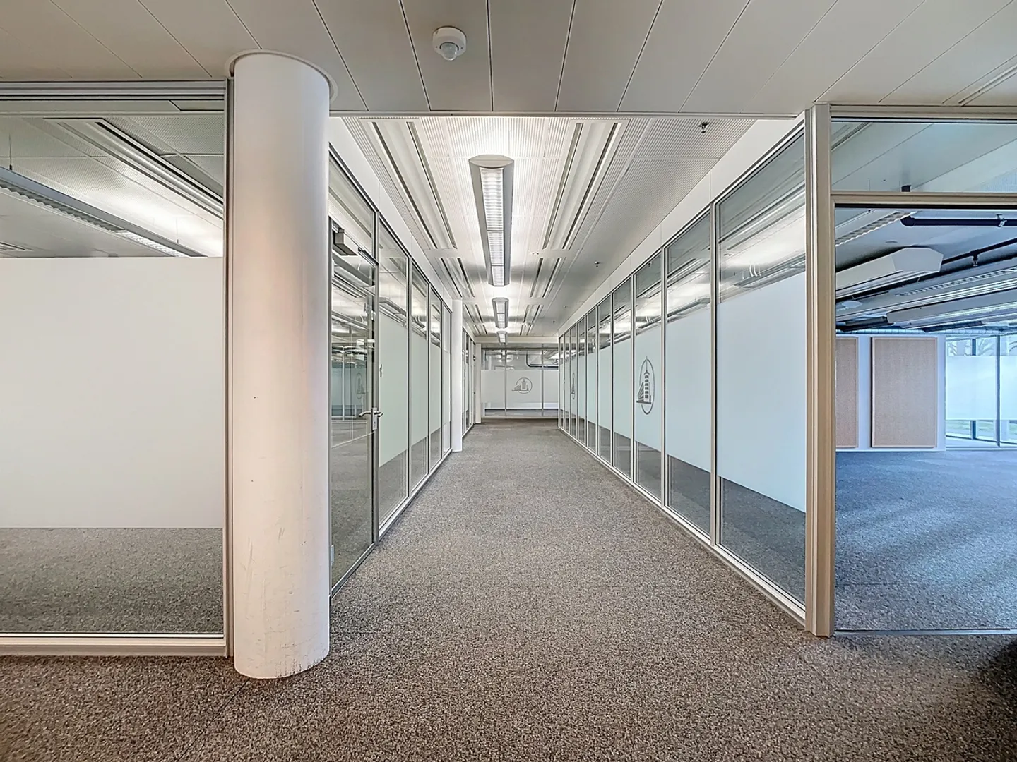 Commercial space of approx. 1450 m² on the ground floor - Photo 7 of 22