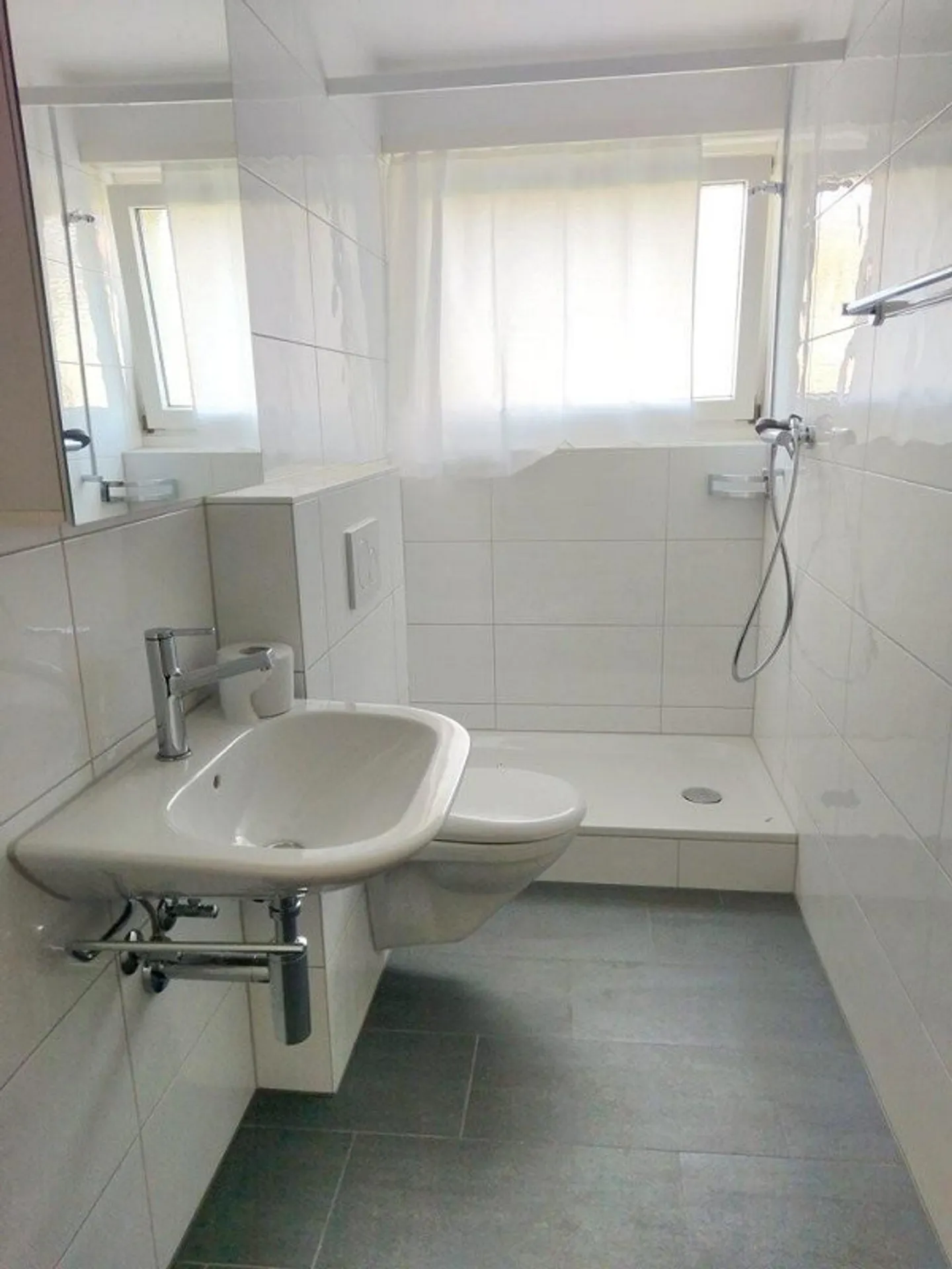 Moderno appartamento con 2 camere ad Aesch - Foto 9 di 10