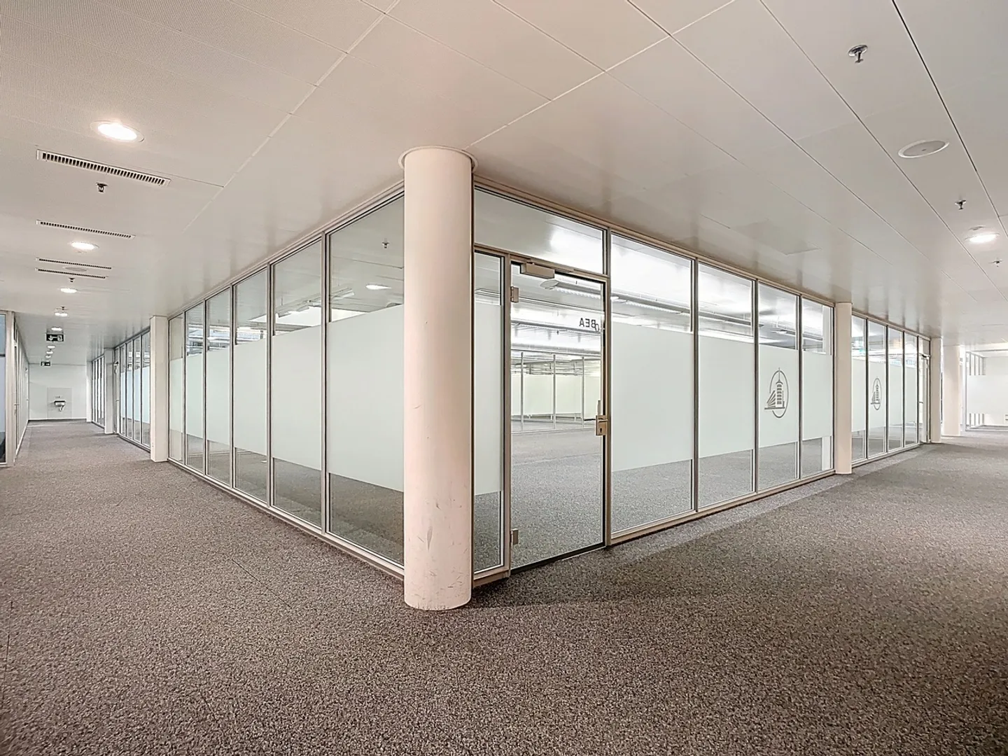 Commercial space of approx. 1450 m² on the ground floor - Photo 14 of 22