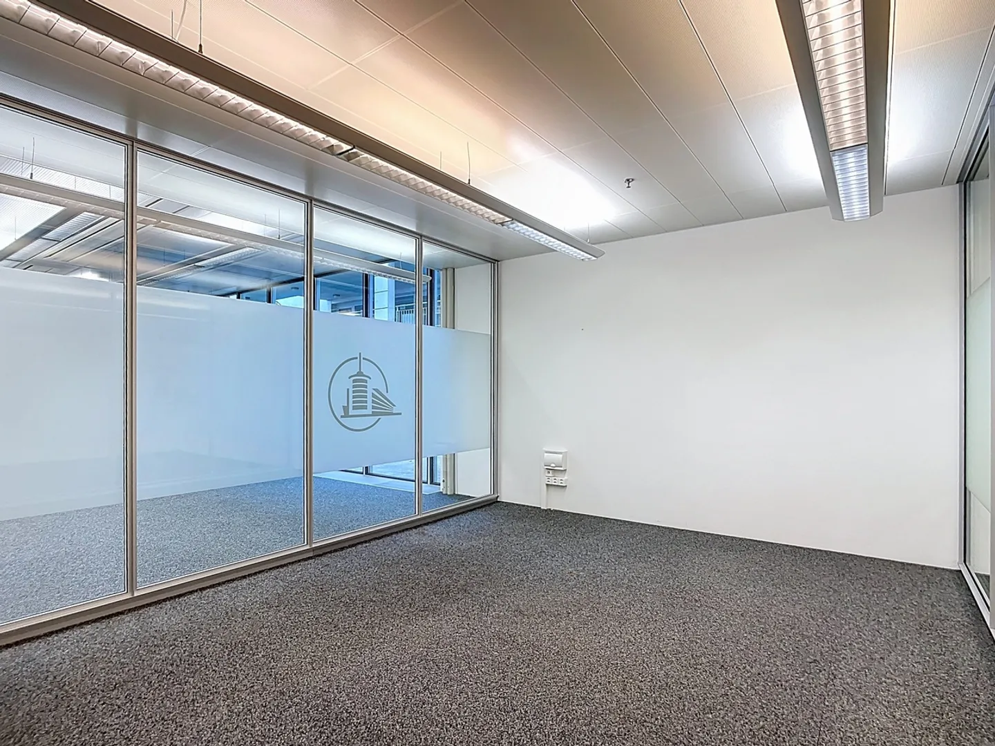 Commercial space of approx. 1450 m² on the ground floor - Photo 15 of 22