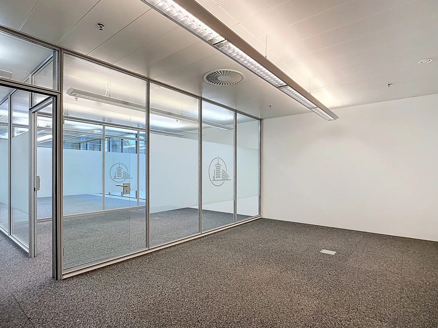 Commercial space of approx. 1450 m² on the ground floor - Photo 16 of 22