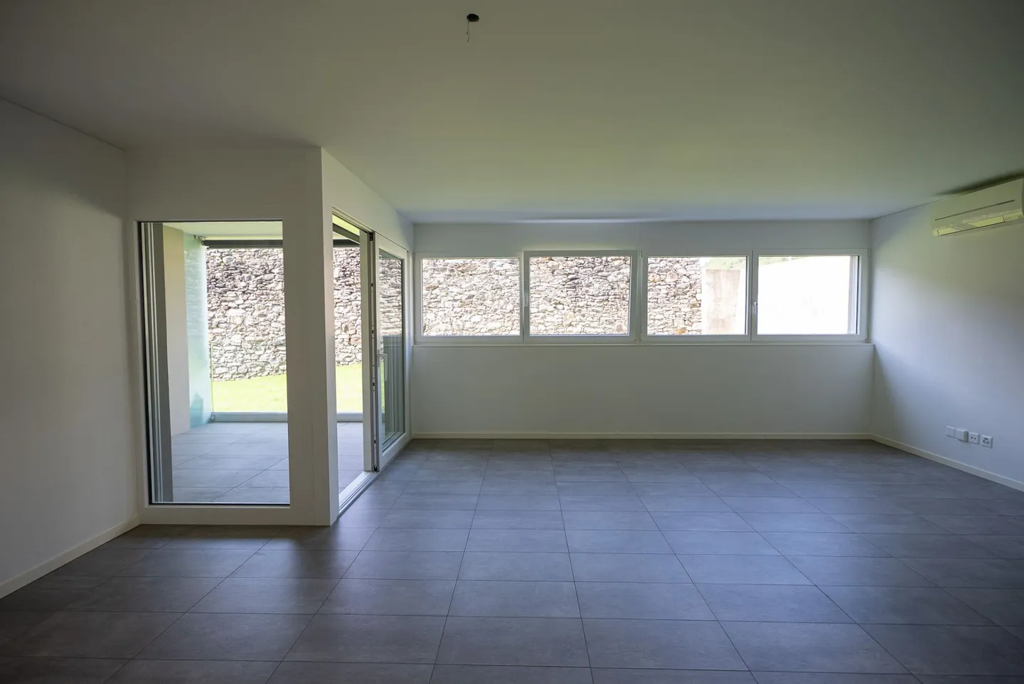 Nous vendons un bel appartement de 4,5 pièces à Monte Carasso, entouré par les murs de la ville - Photo 6 sur 17