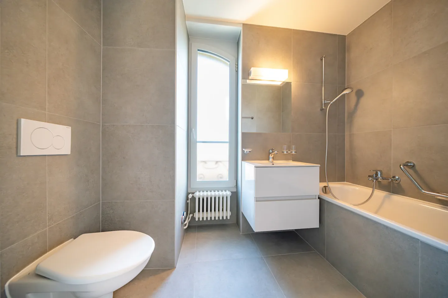 Stunning 3-room apartment with a spacious garden - Photo 3 of 5