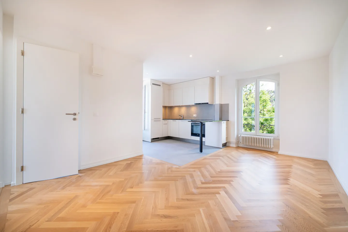 Stunning 3-room apartment with a spacious garden - Photo 1 of 5