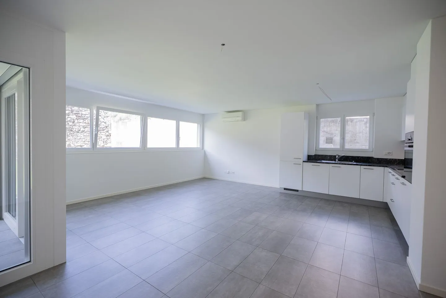 Nous vendons un bel appartement de 4,5 pièces à Monte Carasso, entouré par les murs de la ville - Photo 7 sur 17