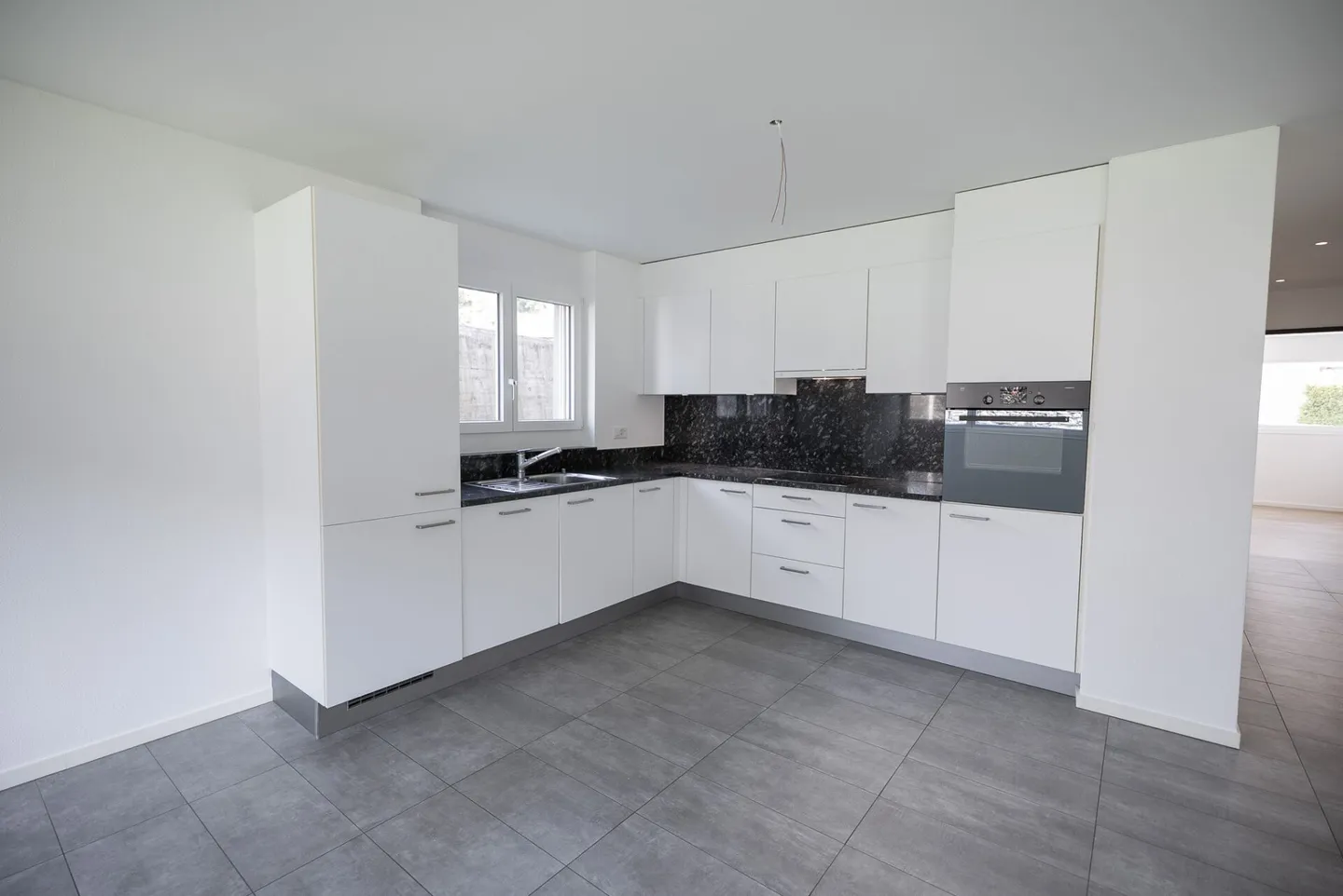 Nous vendons un bel appartement de 4,5 pièces à Monte Carasso, entouré par les murs de la ville - Photo 8 sur 17