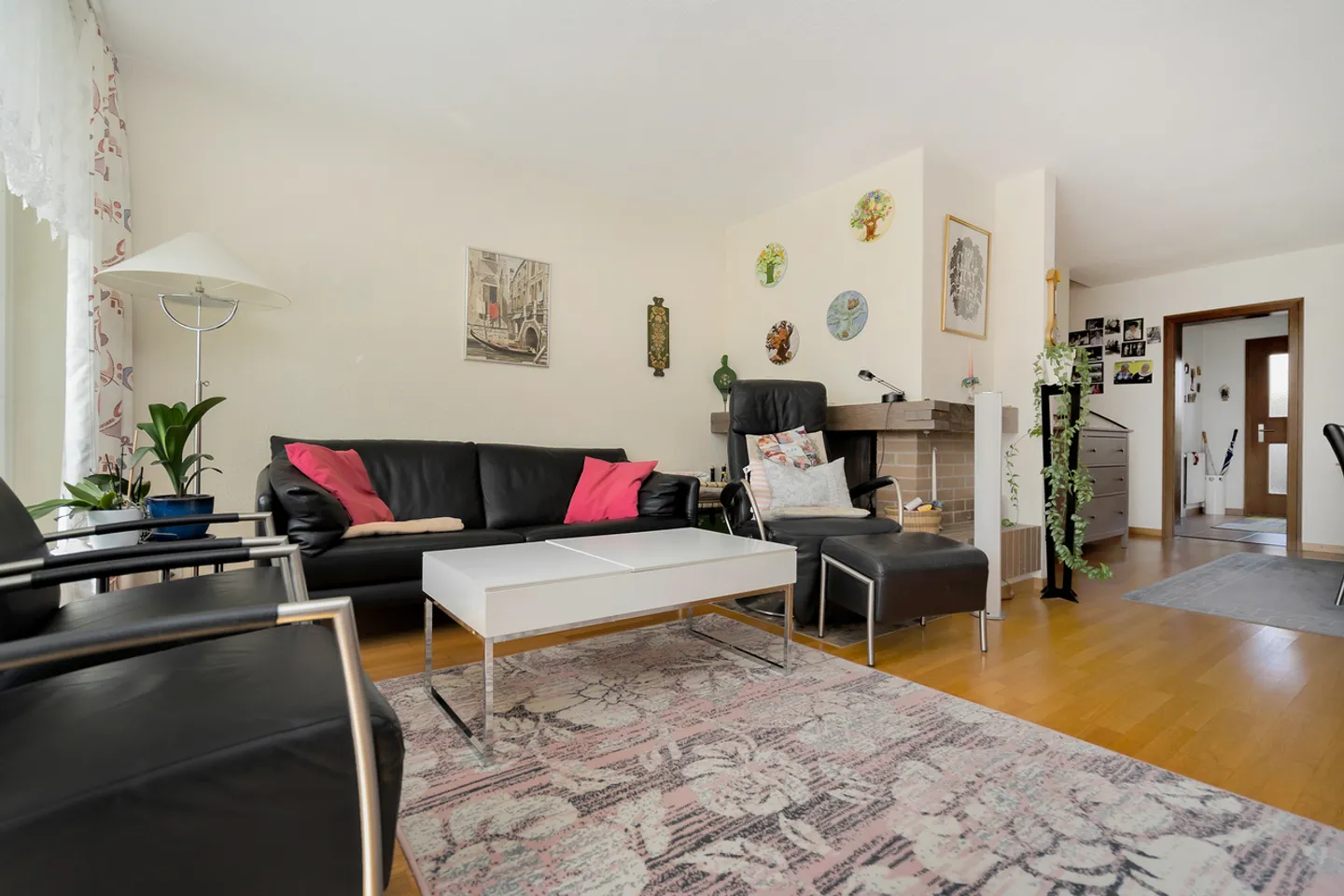 Well-maintained 5.5-room terraced house with garden and panoramic view - Photo 5 of 12