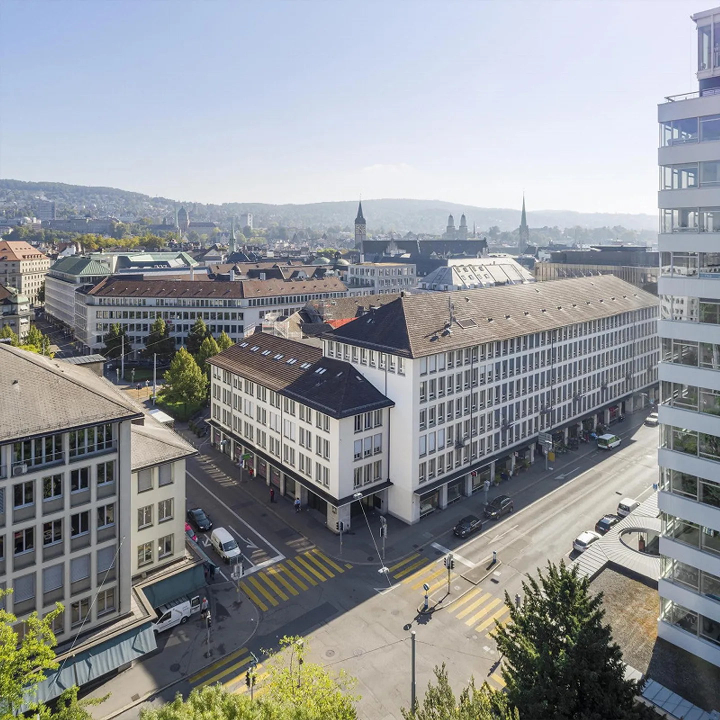 Bureaux prêts à emménager dans un emplacement privilégié - Photo 2 sur 12