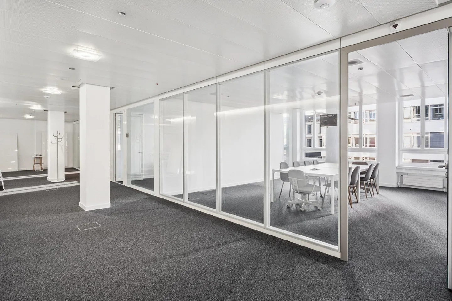 Bureaux prêts à emménager dans un emplacement privilégié - Photo 9 sur 12
