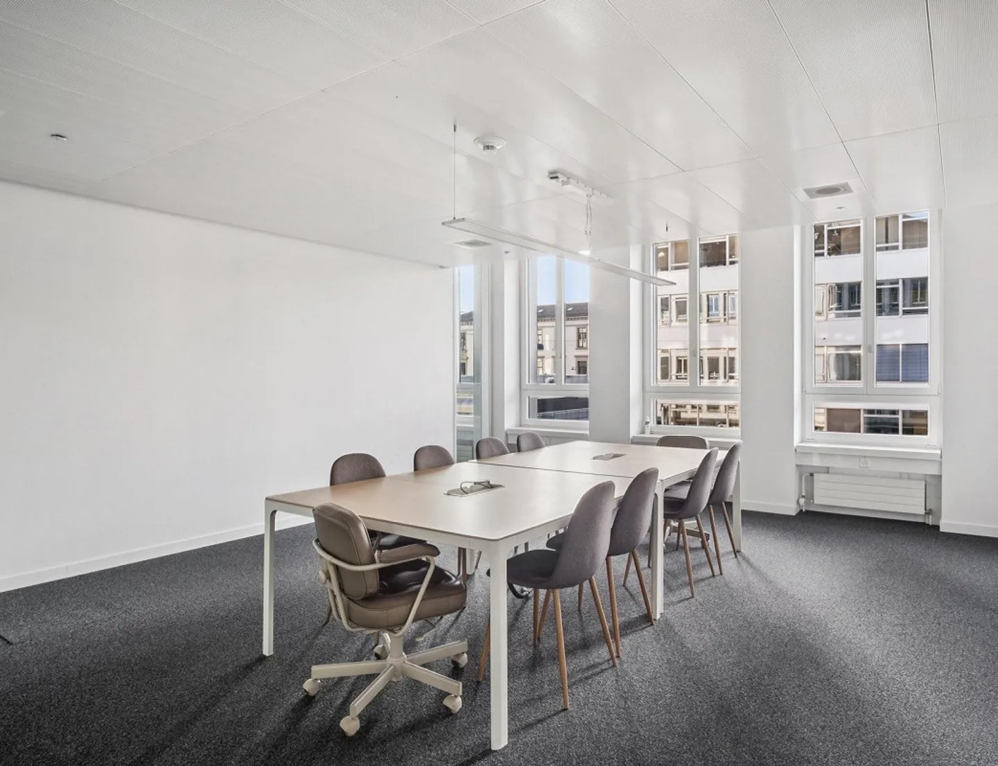 Bureaux prêts à emménager dans un emplacement privilégié - Photo 10 sur 12