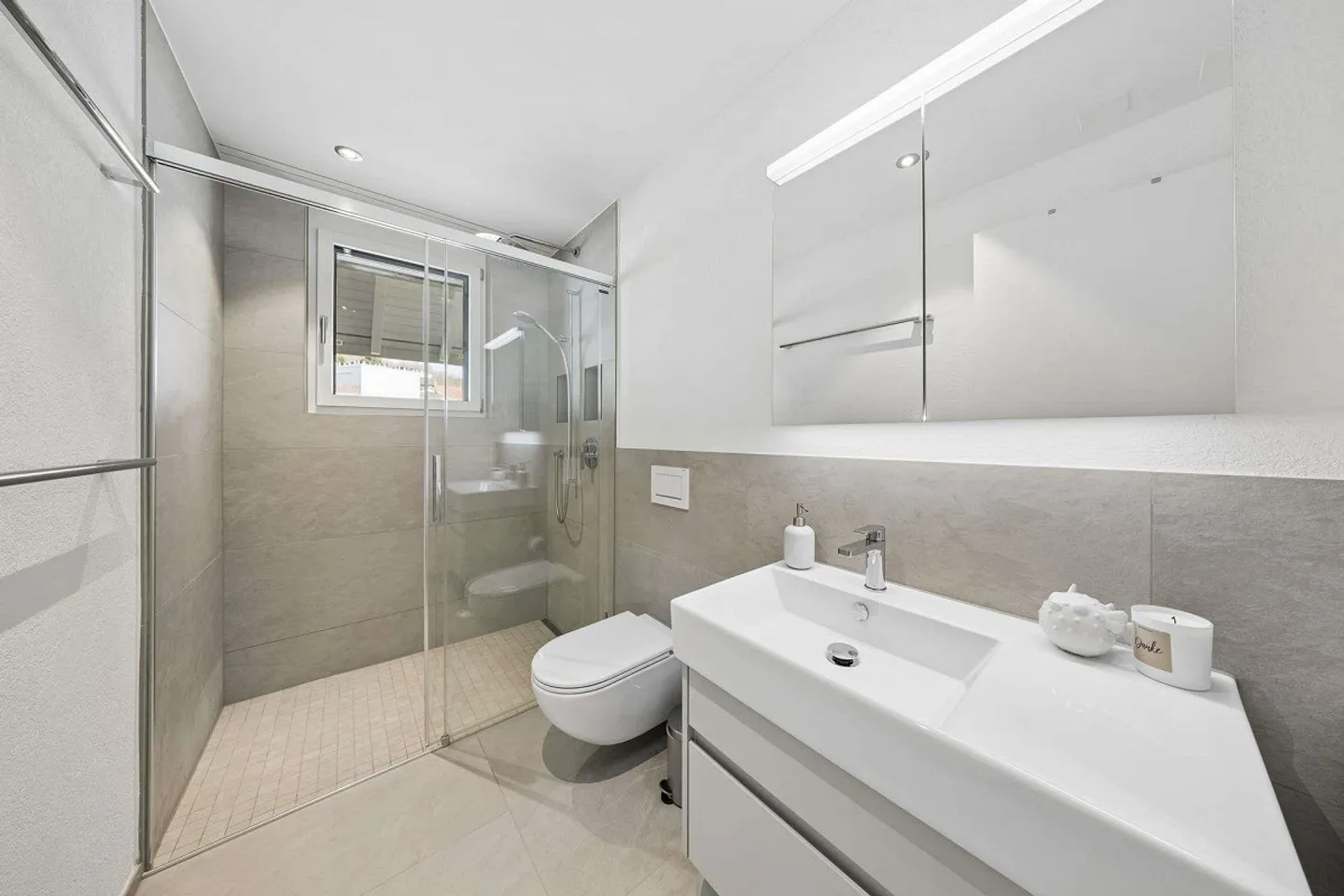 Appartamento esclusivo di 4,5 (5,5) stanze con terrazza in zona adatta alle famiglie - Foto 3 di 12