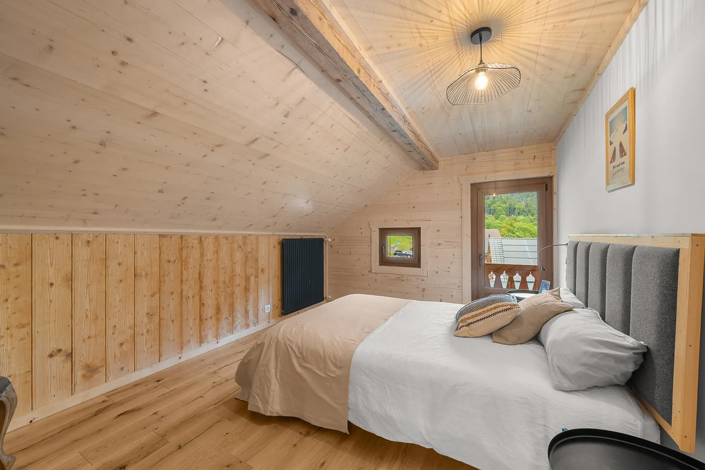 Renovated with charm and authenticity in the heart of a quiet village - Photo 7 of 11