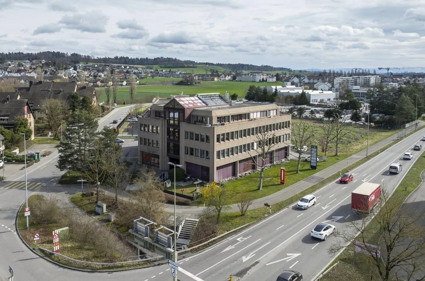 Attractive office space with flexible uses - Photo 2 of 10