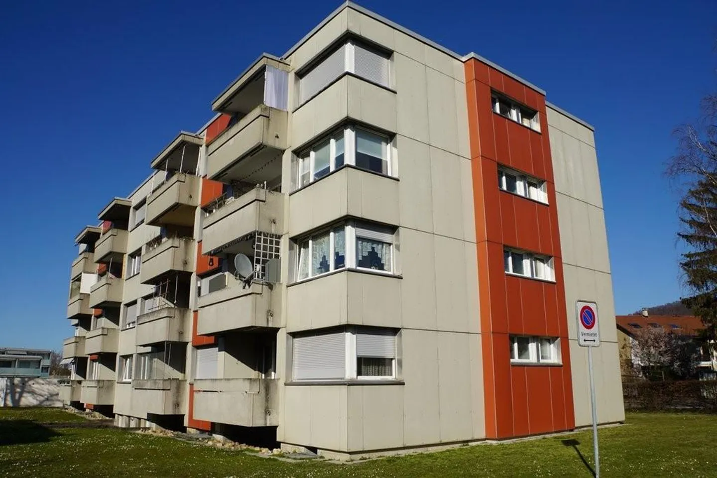 Bright 3.5-room apartment in a family-friendly location in Neu-Aesch - Photo 2 of 10