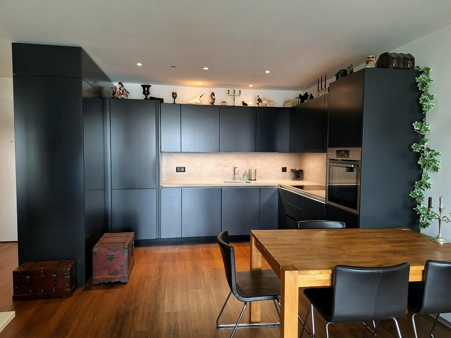 Modern and bright 2.5-room apartment in the heart of Triengen - Photo 1 of 12