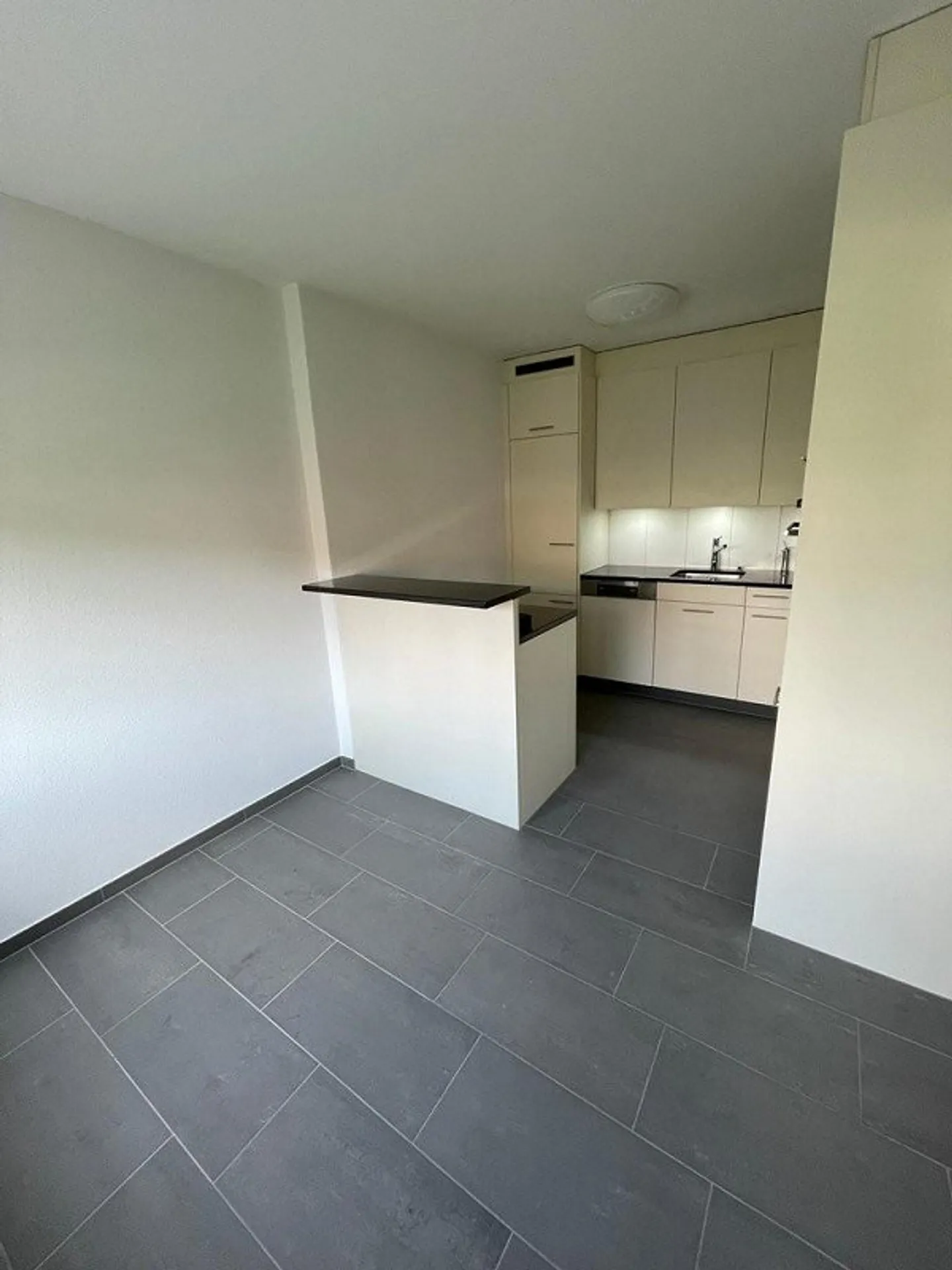 Bright 3.5-room apartment in a family-friendly location in Neu-Aesch - Photo 8 of 10