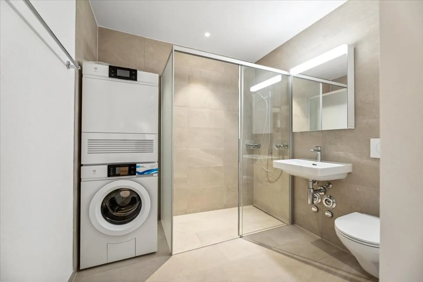 Vivere moderno direttamente al lago - Foto 5 di 7