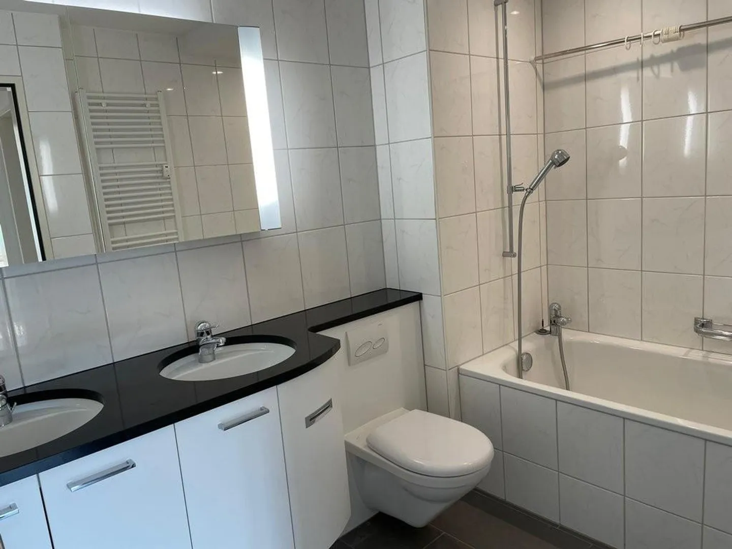 Bright 3.5-room apartment in a family-friendly location in Neu-Aesch - Photo 9 of 10