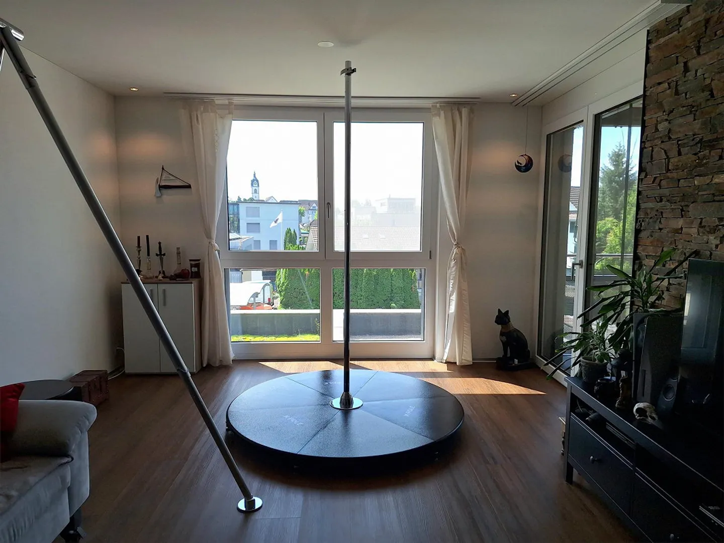Modern and bright 2.5-room apartment in the heart of Triengen - Photo 2 of 12