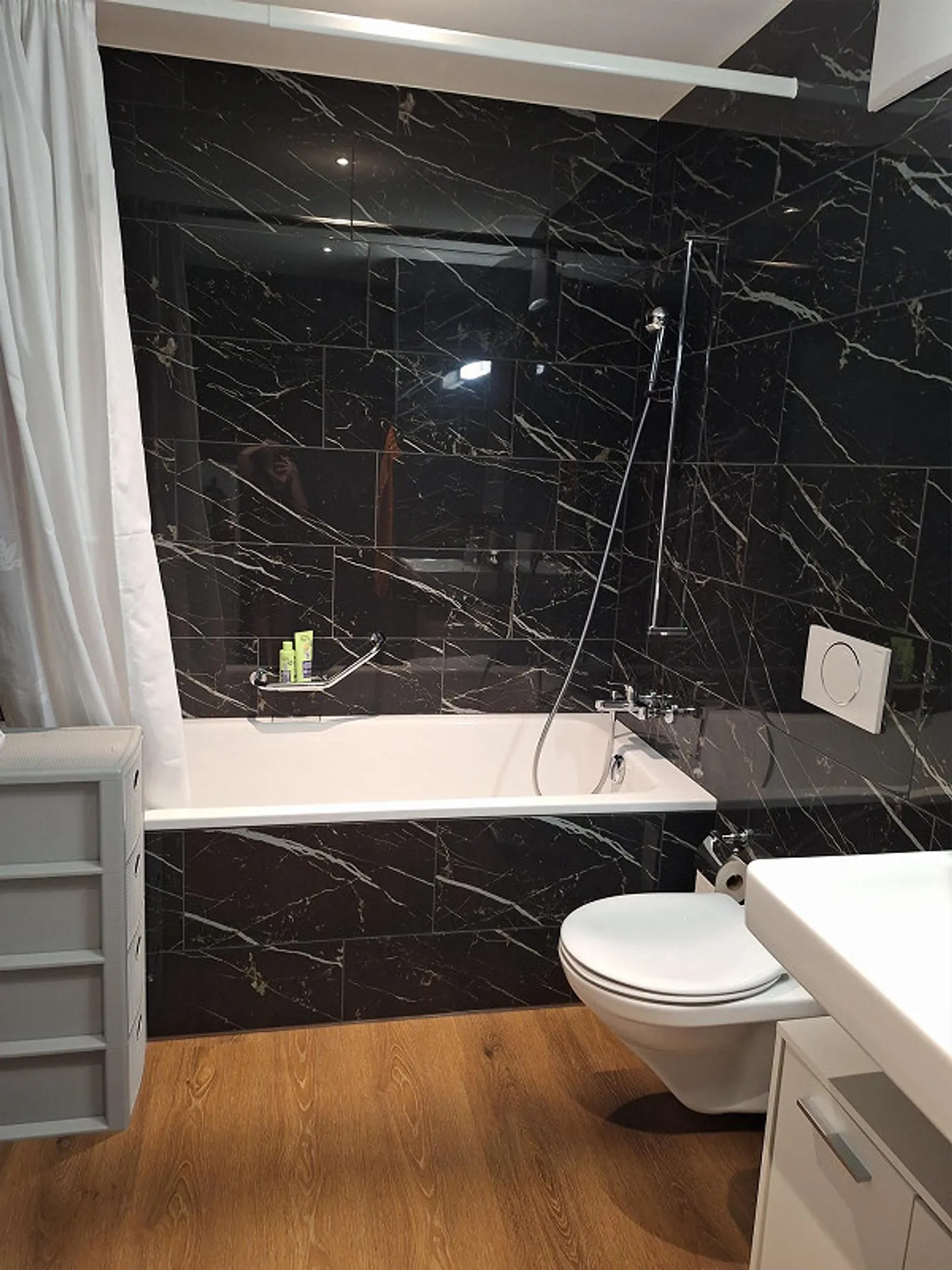 Modern and bright 2.5-room apartment in the heart of Triengen - Photo 11 of 12