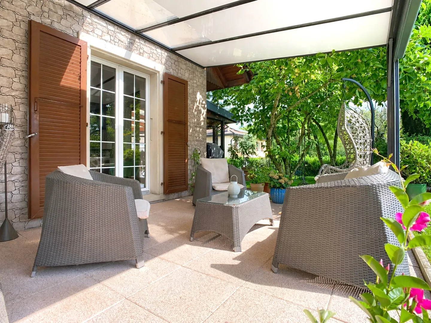 Individual villa with swimming pool in a calm and green environment - Photo 2 of 13