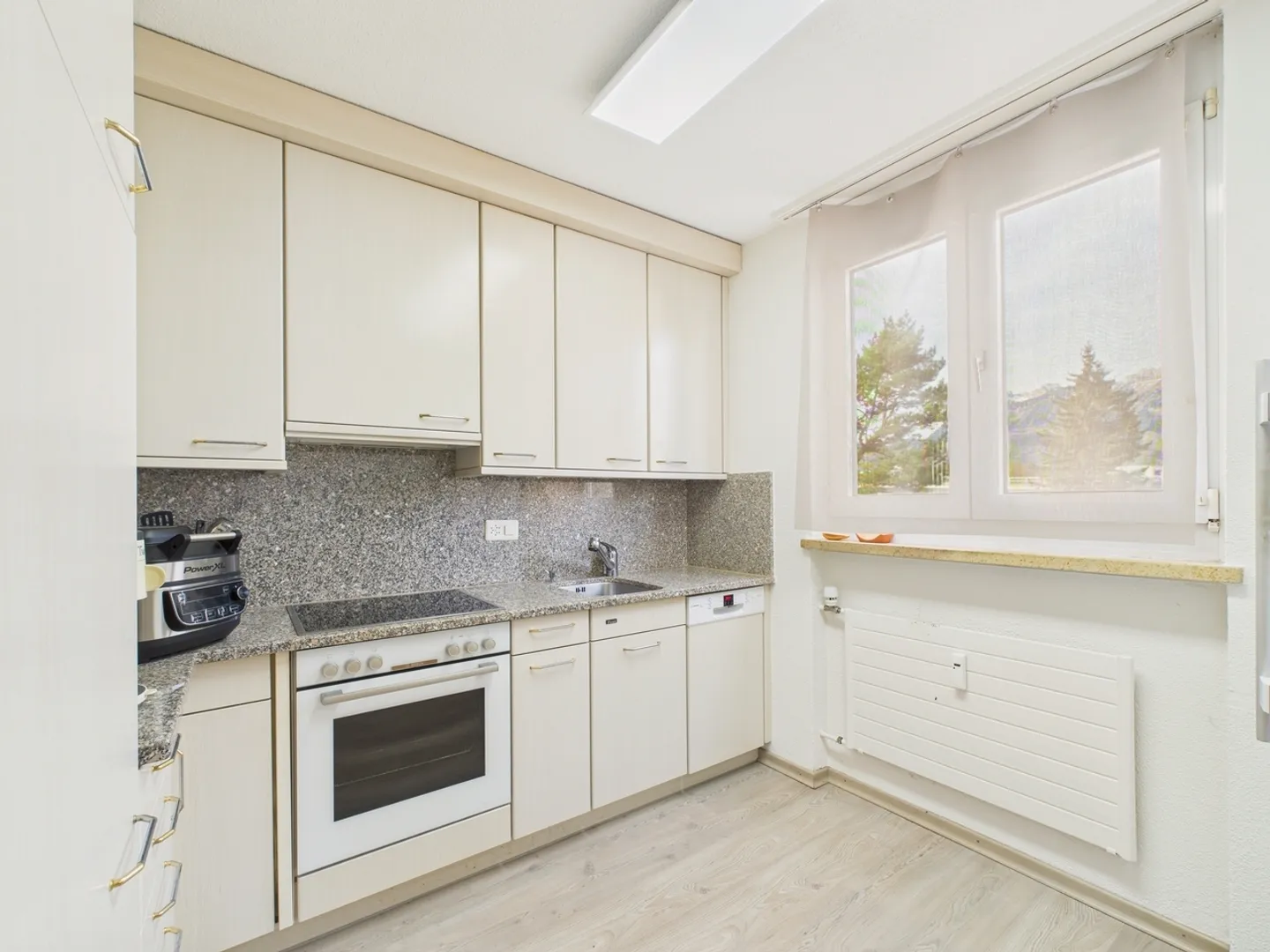 Sunny 4-room apartment with balcony in a central location in Buchs SG - Photo 4 of 11