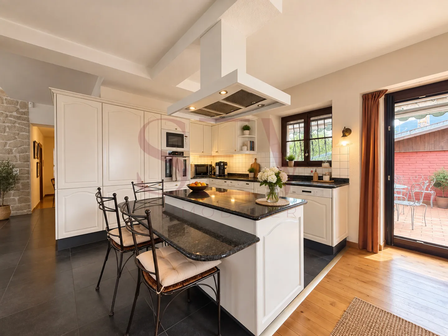 Character house, large garden and independent studio - Photo 1 of 11