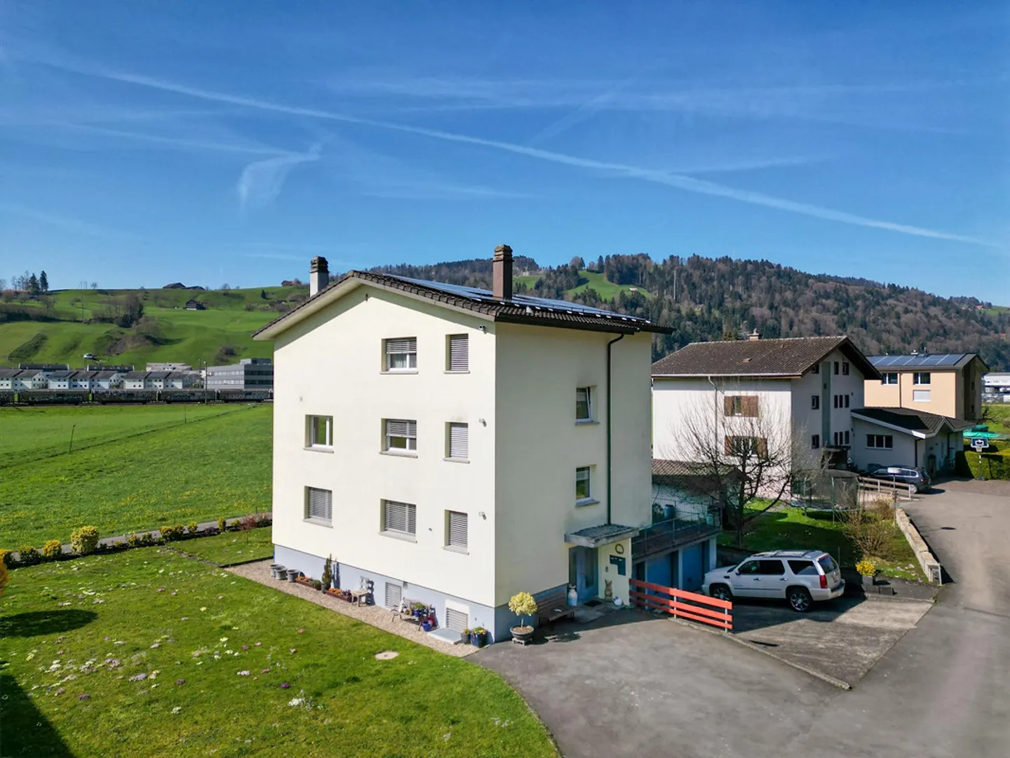 An ruhiger Lage, schöne, gemütliche 4 1/2-Zimmer Wohnung zu vermieten - Foto 1 von 13