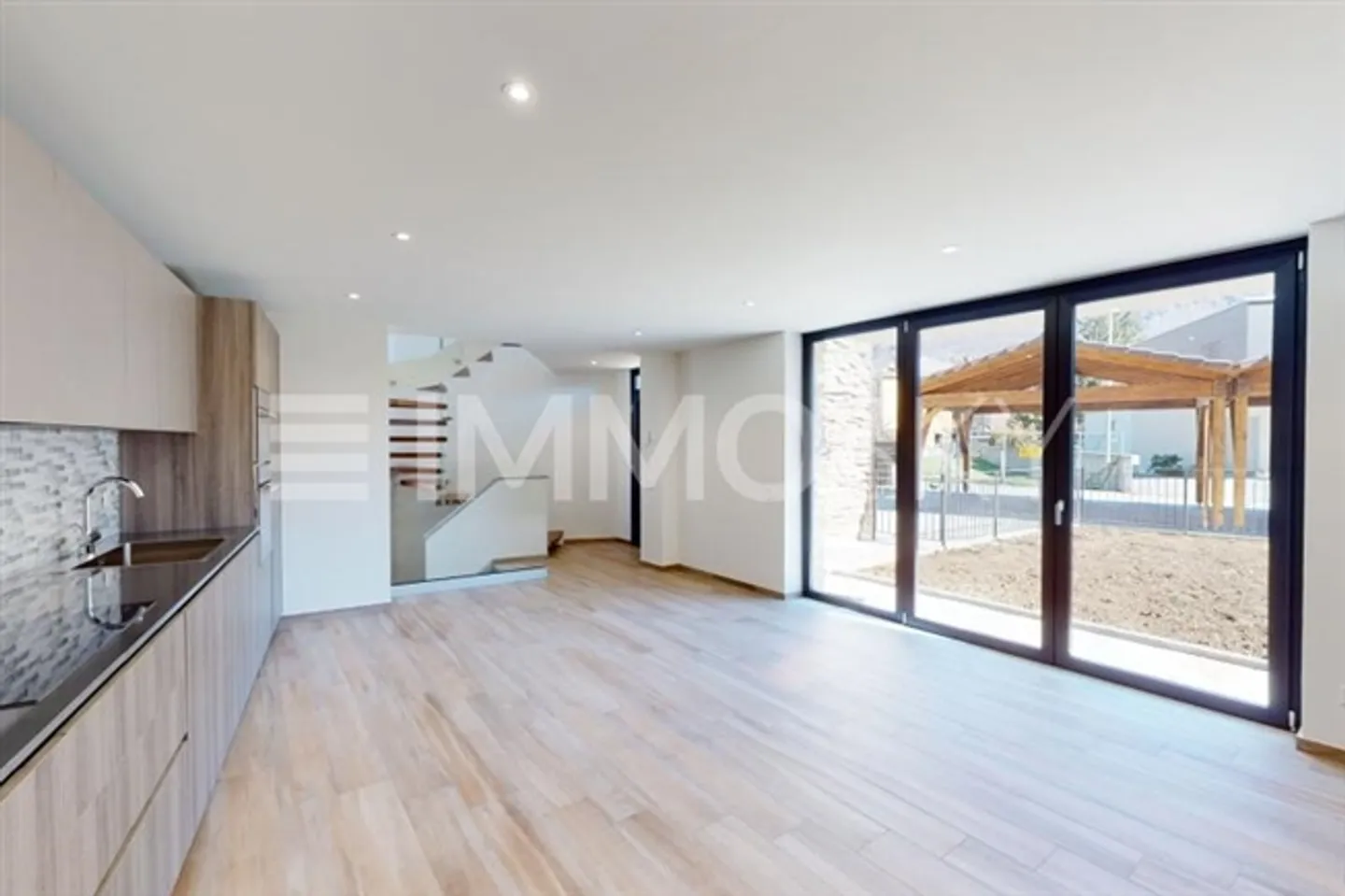 Maison moderne avec des matériaux de pointe et de nombreux détails uniques - Photo 1 sur 5