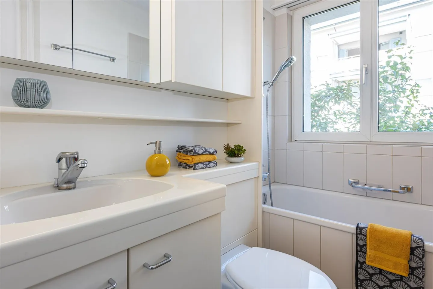 Apartment for rent - Photo 3 of 8