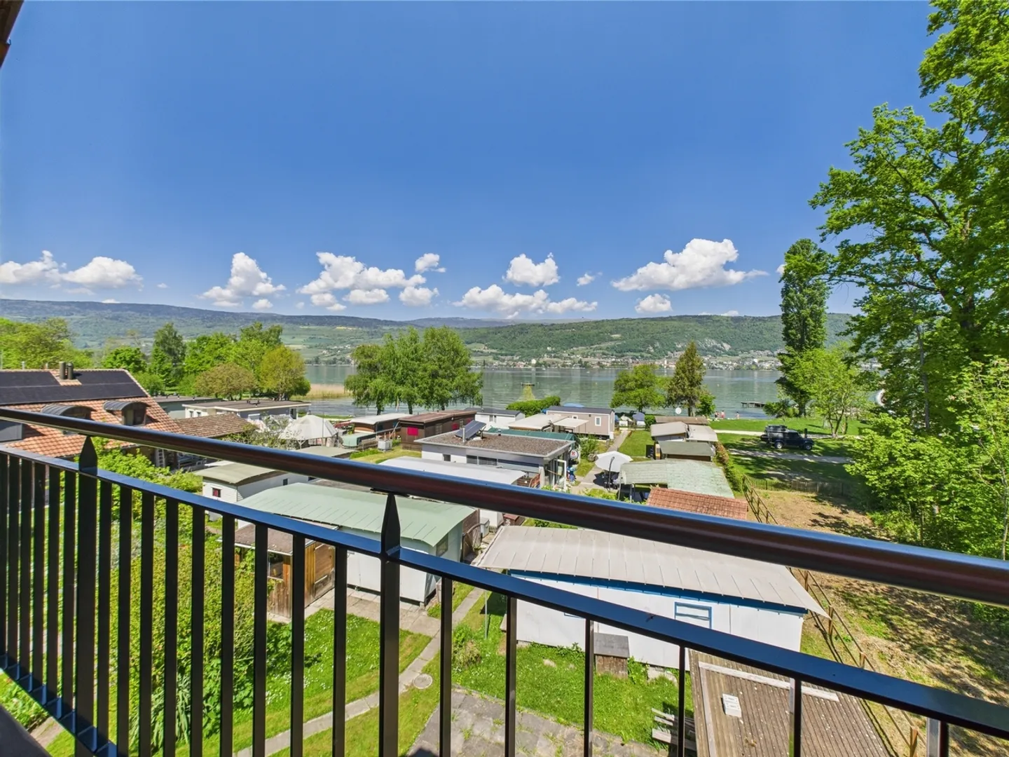 Erlach, Cantone BE: Casa plurifamiliare moderna con vista lago - Foto 10 di 12
