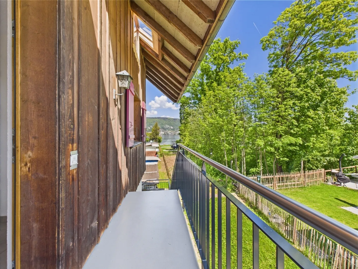 Erlach, Cantone BE: Casa plurifamiliare moderna con vista lago - Foto 11 di 12