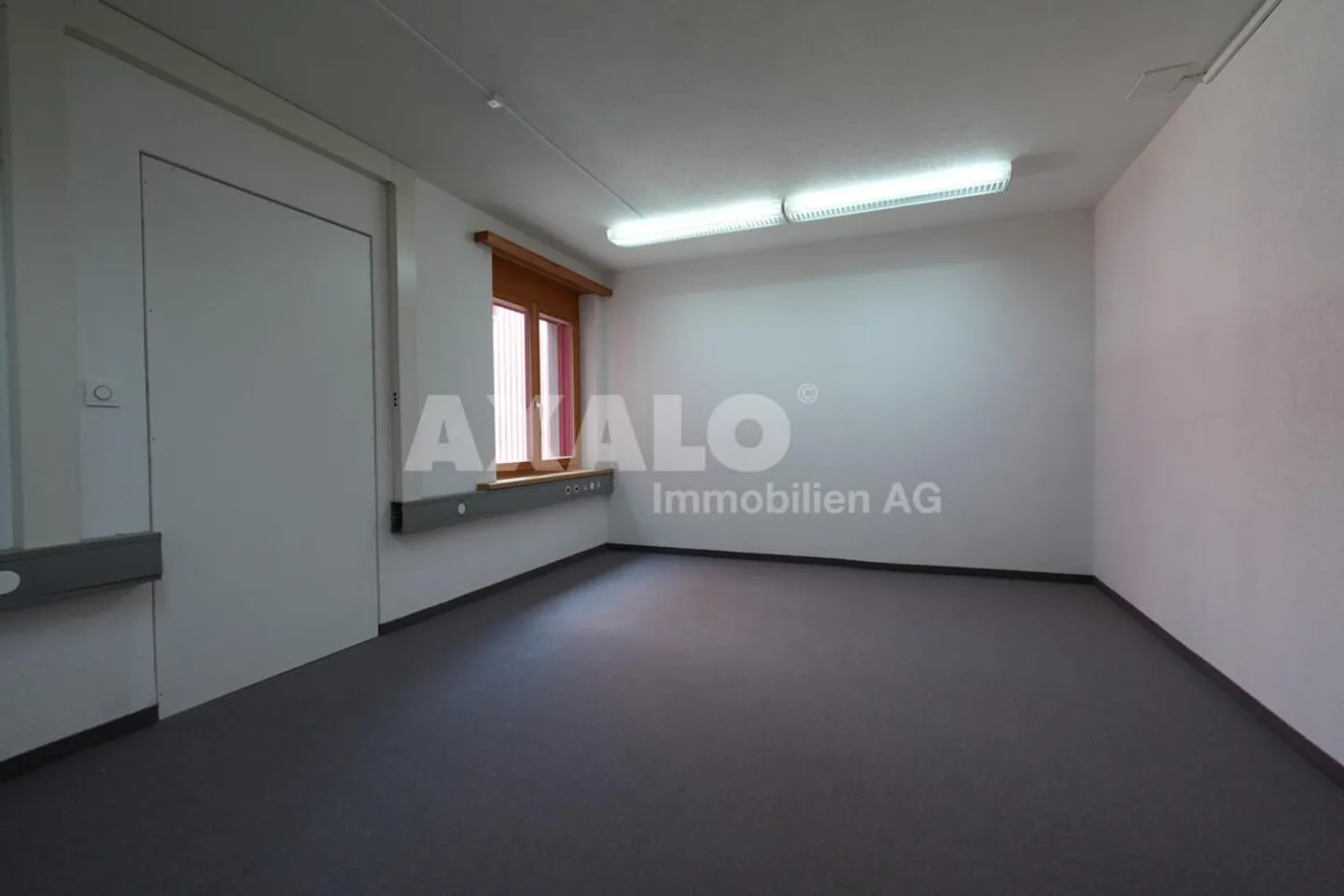 Helle Büro-/ Praxisfläche an gut erschlossener Lage in Sevelen - Foto 7 von 12