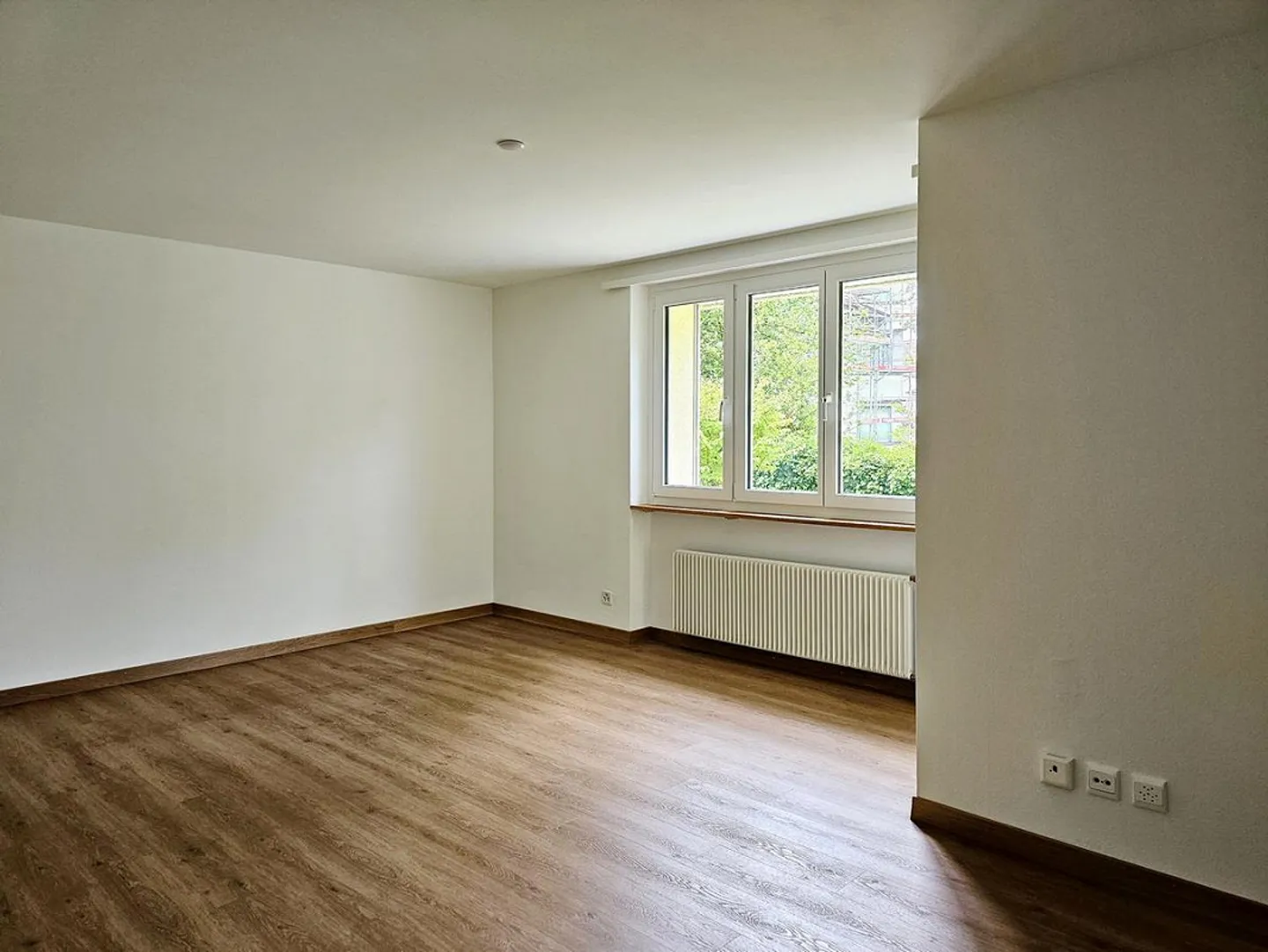 Appartement en ville avec vue sur la verdure - Photo 2 sur 6