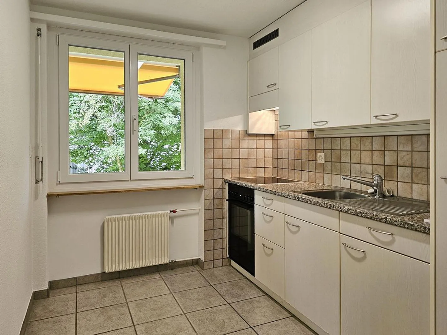 Appartement en ville avec vue sur la verdure - Photo 3 sur 6